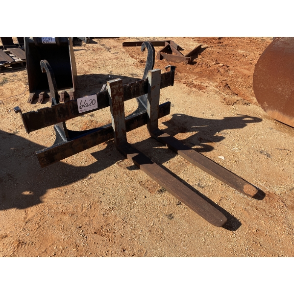 JOHN DEERE FORKLIFT ATTACHMENT Loader Attachments