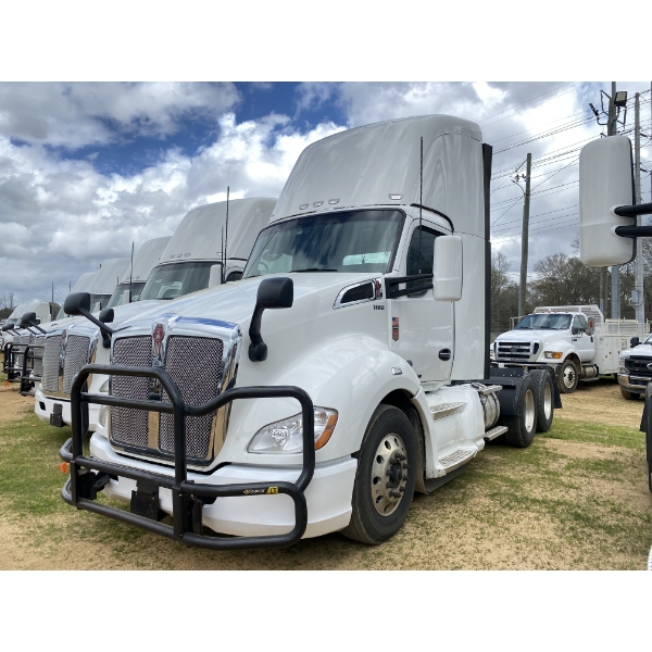 2021 KENWORTH T680 Day Cab Truck
