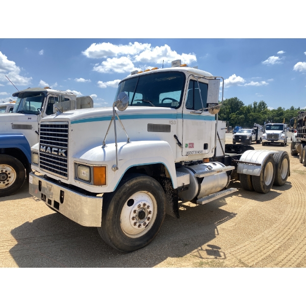 1999 MACK CH613 Day Cab Truck