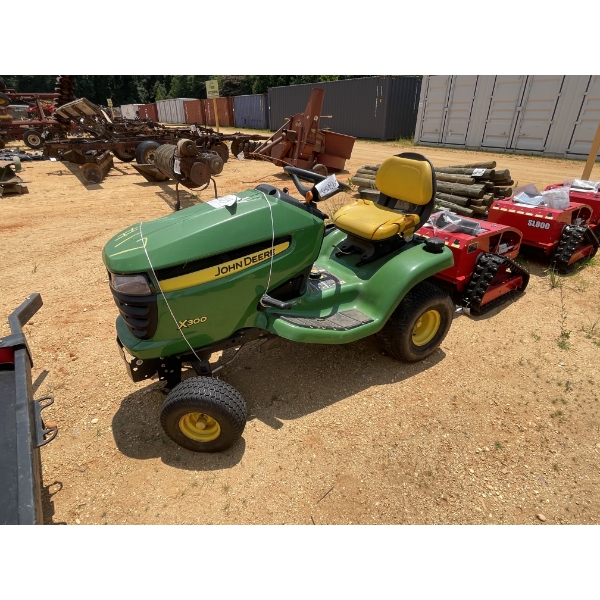 JOHN DEERE X300 Lawn Mower