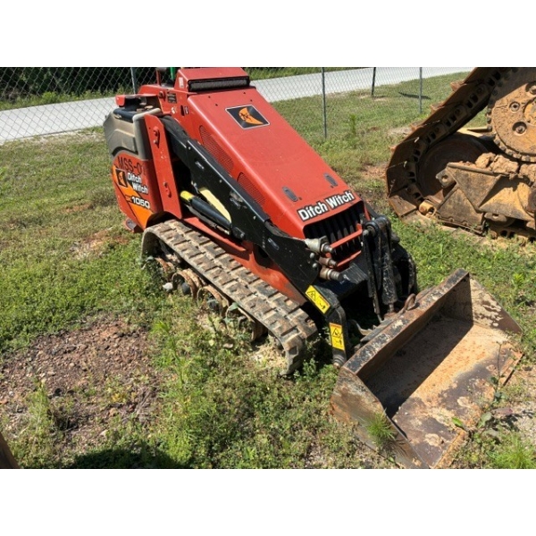2018 DITCH WITCH SK1050 MINI Skid Steer Loader - Crawler