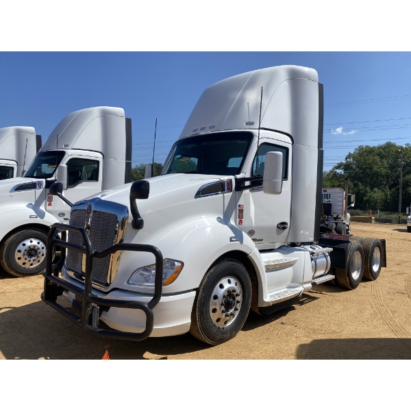 2021 KENWORTH T680 Day Cab Truck