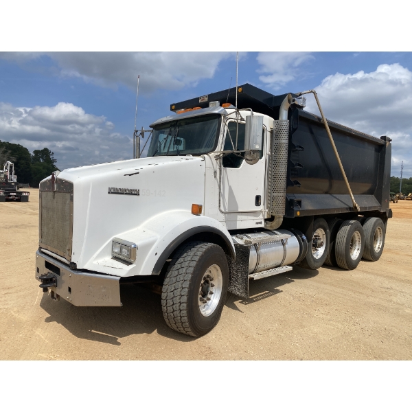 2015 KENWORTH T800 Dump Truck
