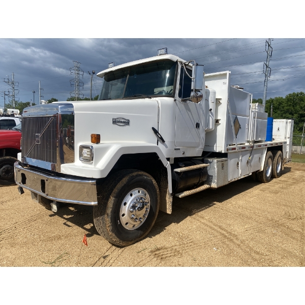 1999 VOLVO AUTOCAR Fuel / Lube Truck