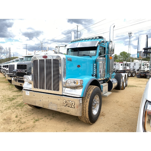 2022 PETERBILT 389 Day Cab Truck