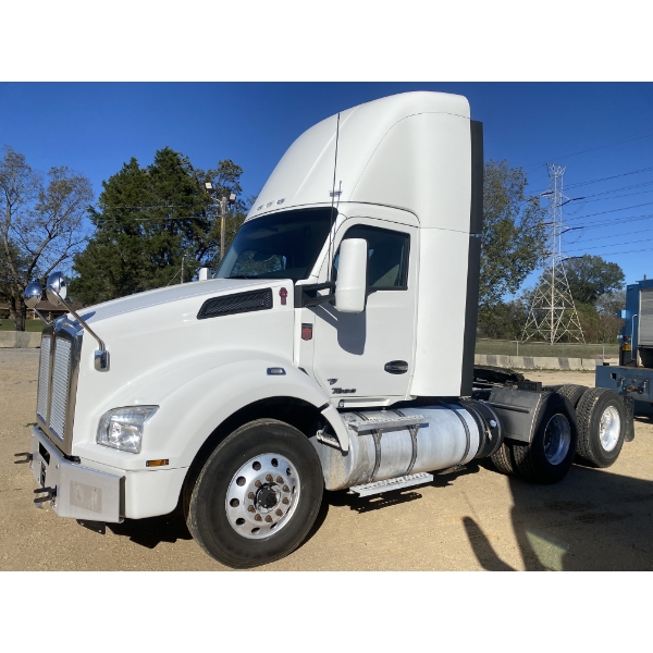 2020 KENWORTH T880 Day Cab Truck