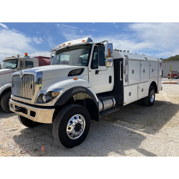 2014 INTERNATIONAL WorkStar 7400 Fuel / Lube Truck