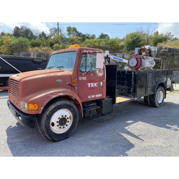 1998 INTERNATIONAL 4700 Service / Mechanic Truck