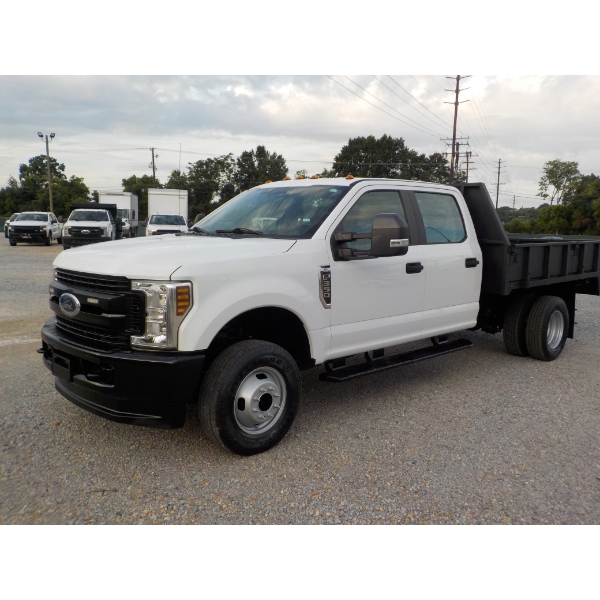 2018 FORD F350 XL Flatbed Truck