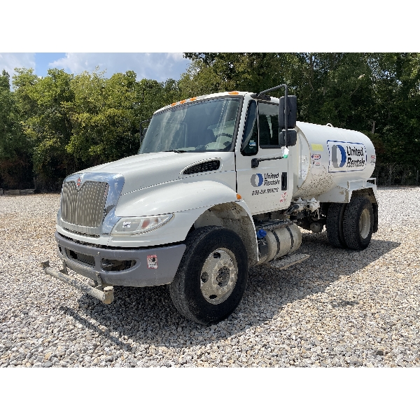 2018 INTERNATIONAL 4300 Water Truck