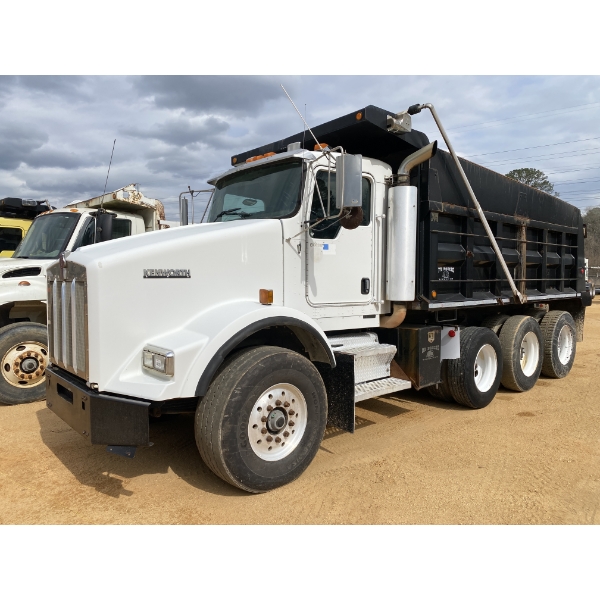 2003 KENWORTH T800 Dump Truck