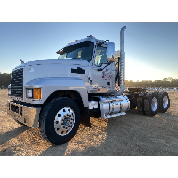2017 MACK CHU613 Day Cab Truck