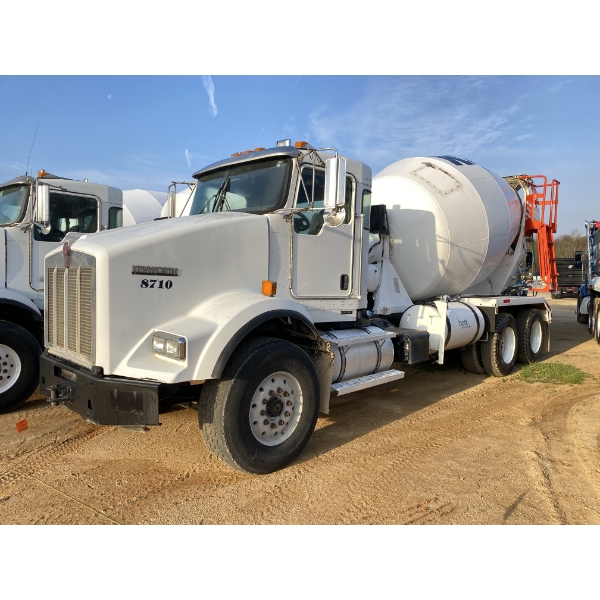 2015 KENWORTH T800 Concrete Mixer / Pump Truck