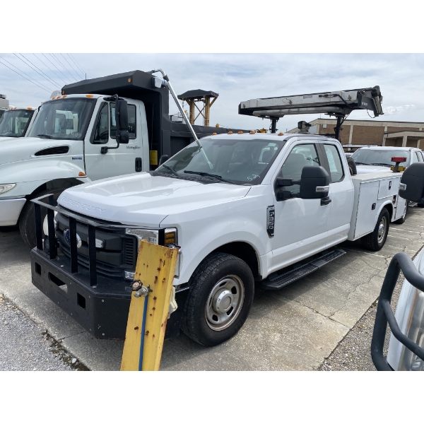 2019 FORD F350 XL Highway Service Truck