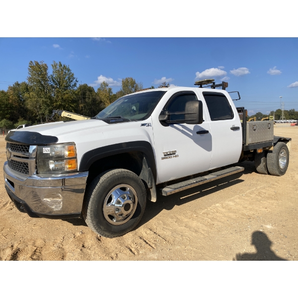 2011 CHEVROLET 3500 HD Flatbed Truck
