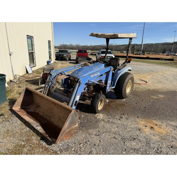 2000 NEW HOLLAND TC29 Farm Tractor