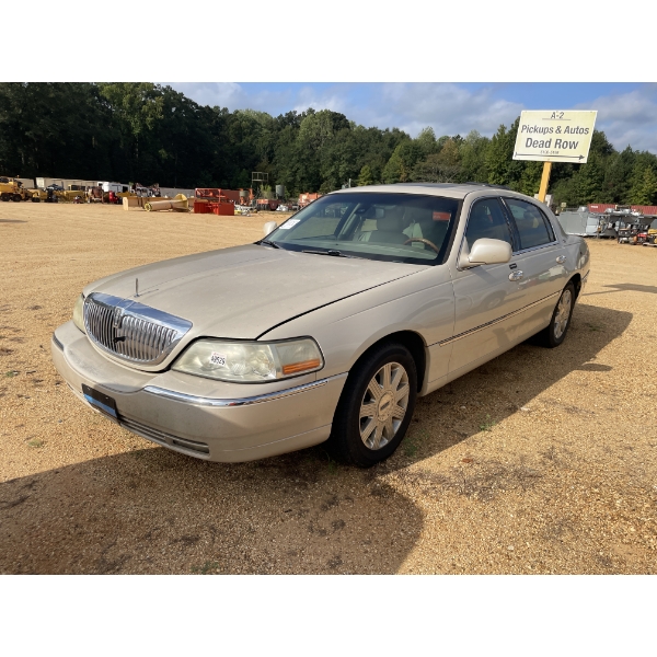 2003 LINCOLN TOWN CAR CARTIER Automobile