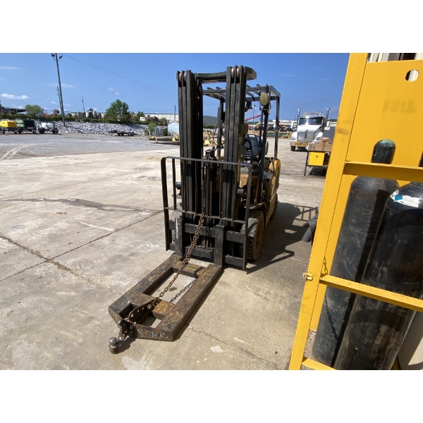 2011 CAT 5000 Forklift - Mast