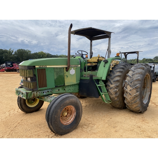 1999 JOHN DEERE 7405 Farm Tractor