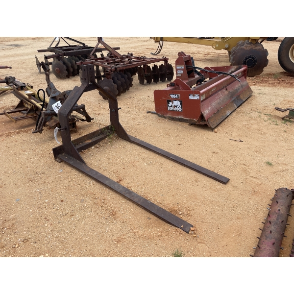 TRACTOR FORK LIFT/HAY BALE