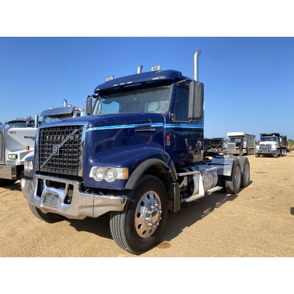 2017 VOLVO VHD Day Cab Truck
