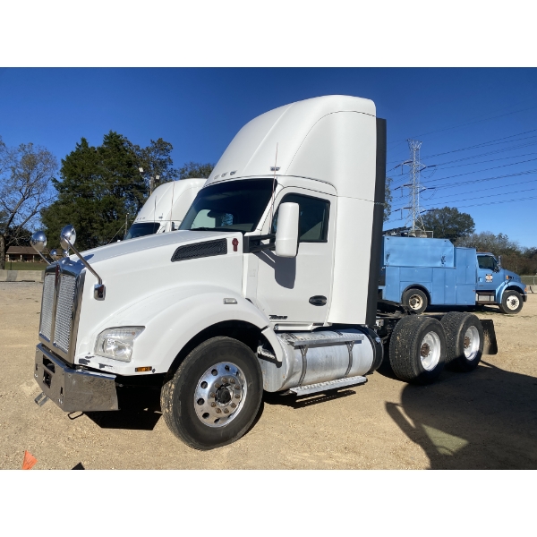2019 KENWORTH T880 Day Cab Truck
