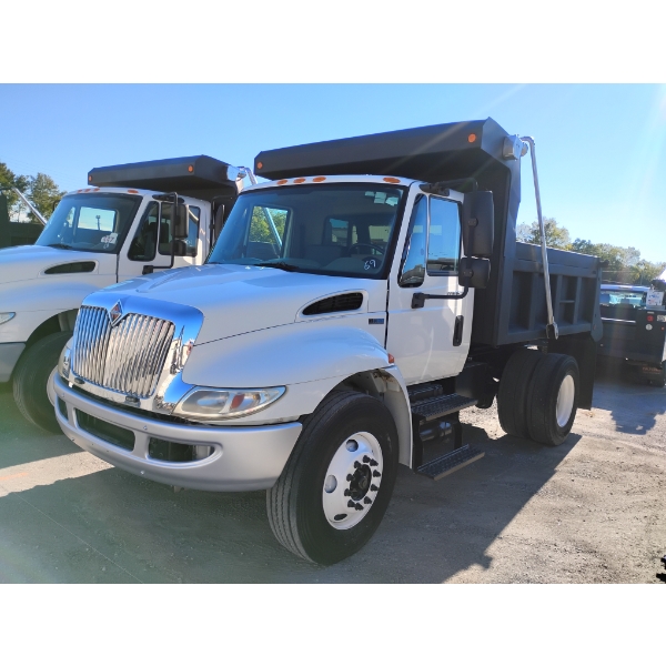 2014 INTERNATIONAL DURASTAR 4300 Dump Truck