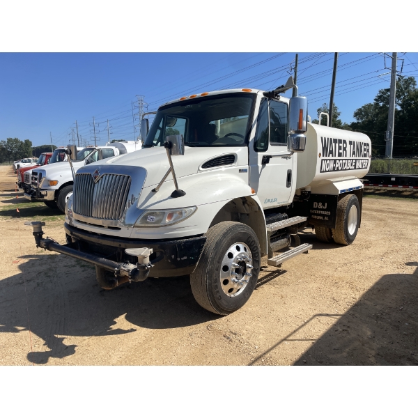 2013 INTERNATIONAL DURASTAR 4400 Water Truck