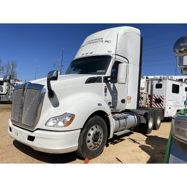 2021 KENWORTH T680 Day Cab Truck