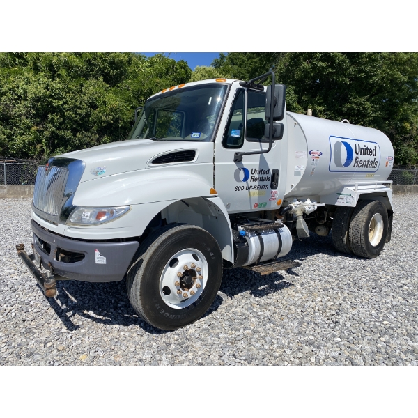 2019 INTERNATIONAL 4300 Water Truck