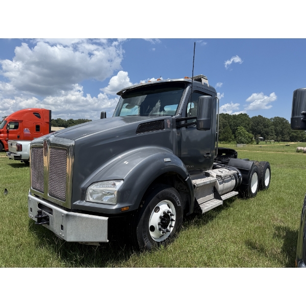 2020 KENWORTH T880 Day Cab Truck