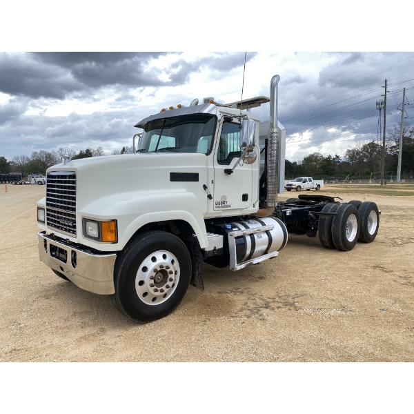 2016 MACK CHU613 Day Cab Truck