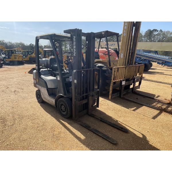 NISSAN 40 Forklift - Mast