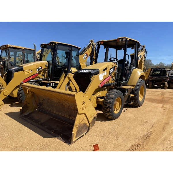 2015 CAT 420F2 Backhoe