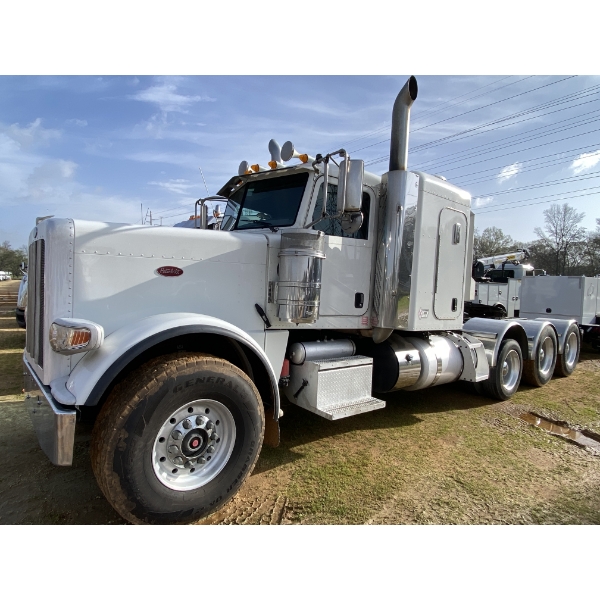 2016 PETERBILT 389 Sleeper Truck