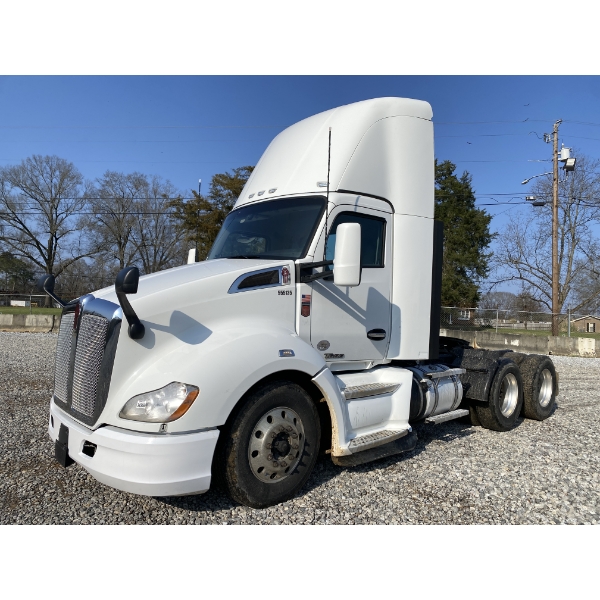 2021 KENWORTH T680 Day Cab Truck