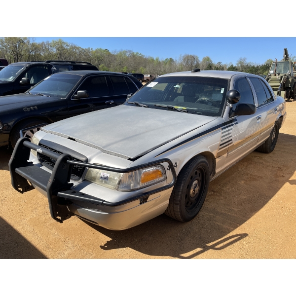 2010 FORD CROWN VICTORIA Automobile