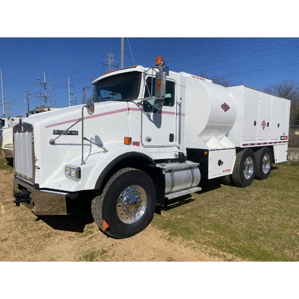 2012 KENWORTH T800 Fuel / Lube Truck