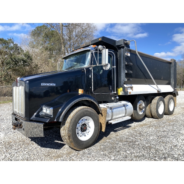 2017 KENWORTH T800 Dump Truck