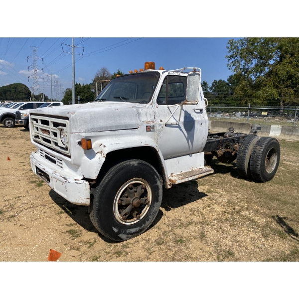 1985 GMC 7000 Cab and Chassis Truck