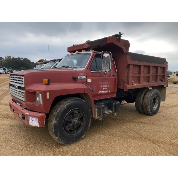 1993 FORD F700 Dump Truck