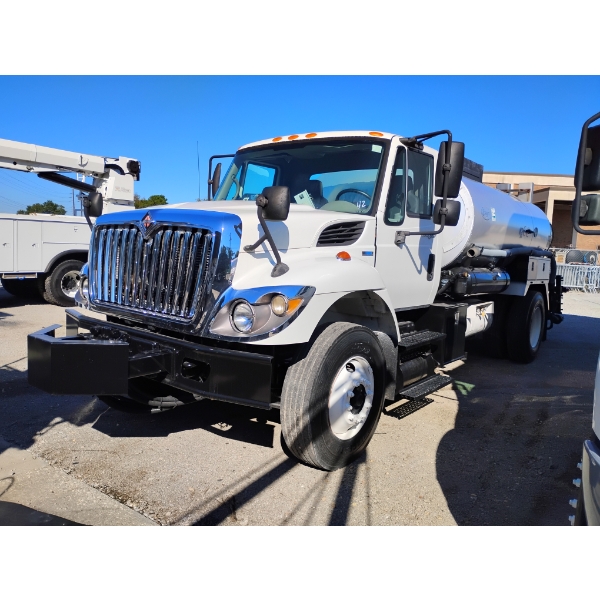2010 INTERNATIONAL WORKSTAR 7300 Asphalt Distributor Truck