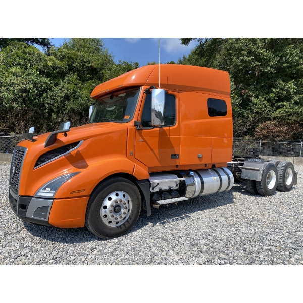 2022 VOLVO VNL Sleeper Truck