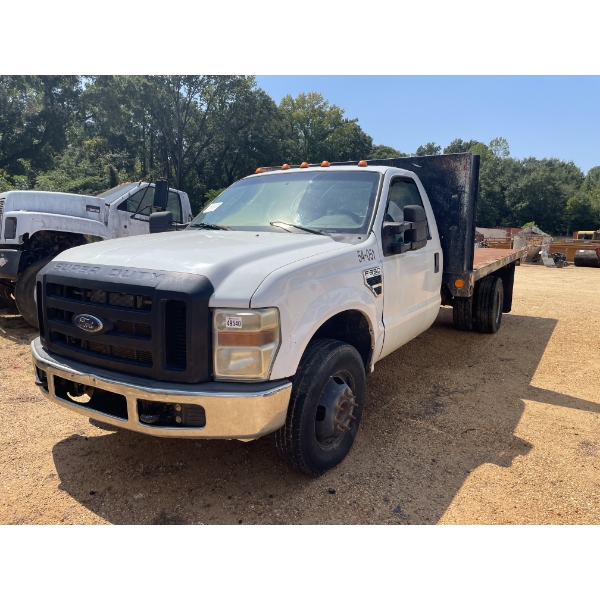 2014 FORD F350 XL Flatbed Truck
