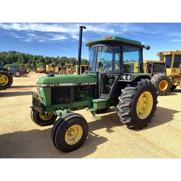 JOHN DEERE 2755 Farm Tractor
