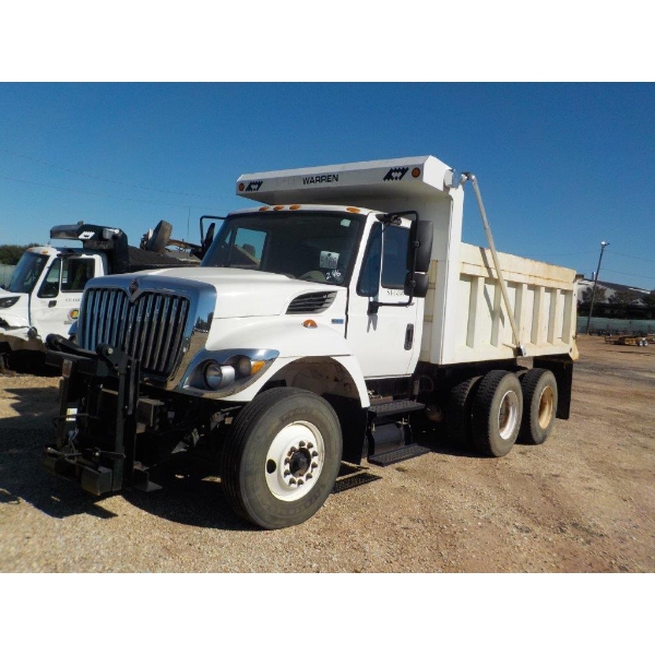 2013 INTERNATIONAL 7400 Dump Truck