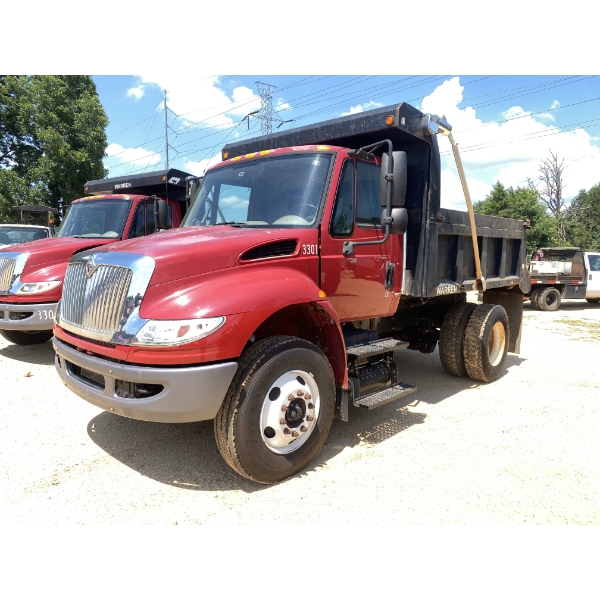 2016 INTERNATIONAL 7400 Dump Truck
