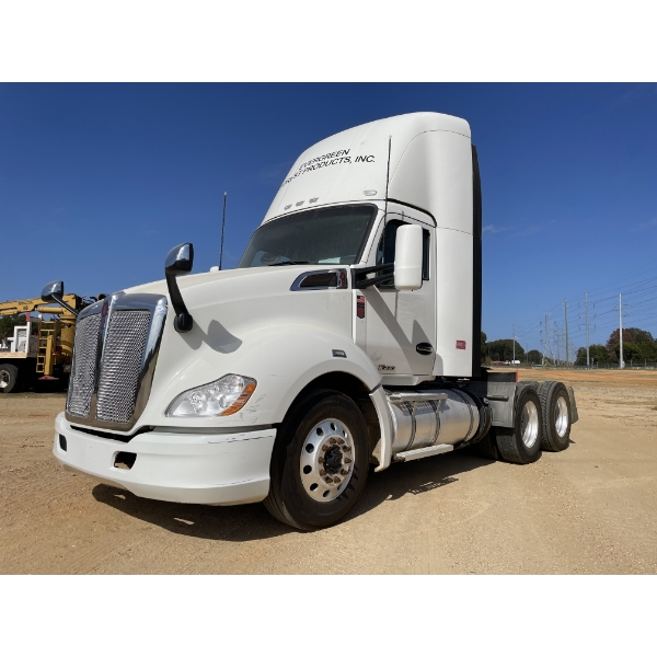 2021 KENWORTH T680 Day Cab Truck