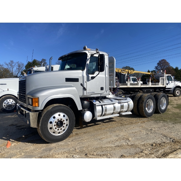 2018 MACK CHU613 Day Cab Truck