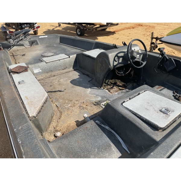 GLASSSTREAM 1550 PRO BASS Boat - J.M. Wood Auction Company, Inc.